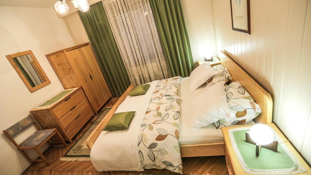 Apartment & Rooms Grmek Postojna Rum bild