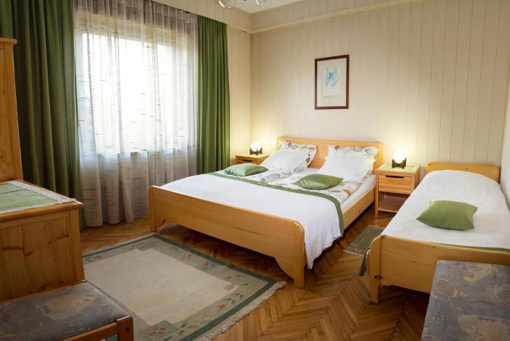 Apartment & Rooms Grmek Postojna Rum bild